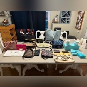 Louis Vuitton, Prada, Fendi, Furla, Tiffany, Coach, Tory Burch and Kate Spade ✅